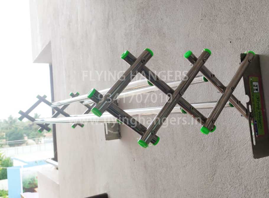 Flying Hangers Push And Pull Model
